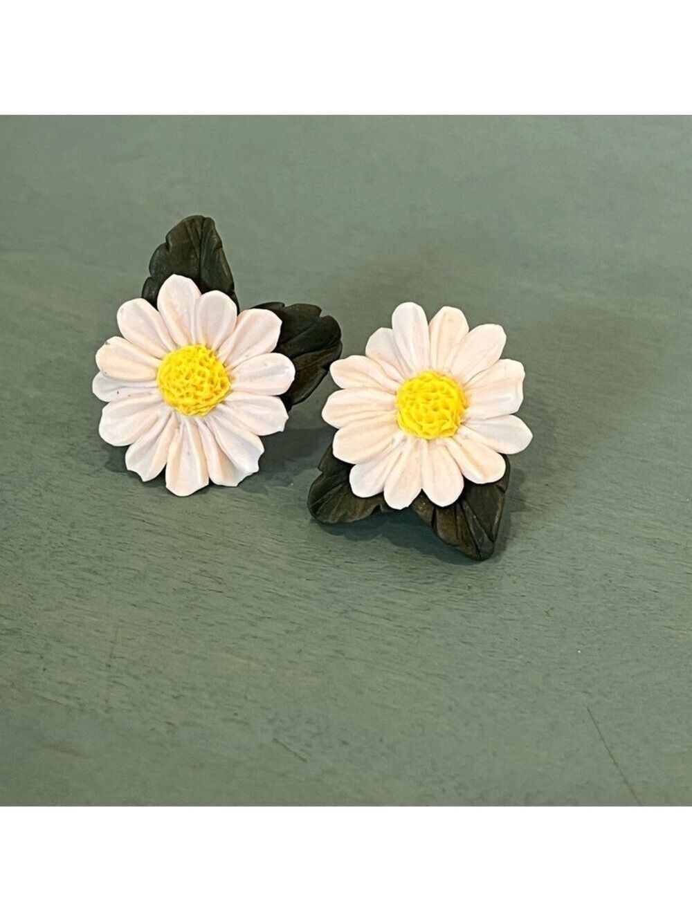 Charming Daisy Flower Post Earrings
